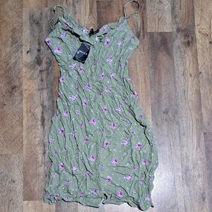 Forever 21 Sage Green Floral Woven Button Up Dress with Floral Size L